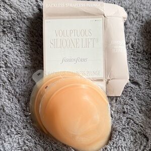 Fashion Forms Silicone Lift in Nude